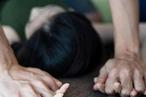 Bé gái 14 tuổi liên tục bị thanh niên dụ dỗ đến nhà xâm hại