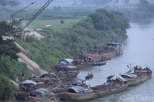 Khai thác cát trái phép vẫn hoành hành trên sông Lam