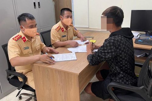 Tài xế bị phạt 17 triệu đồng, tước giấy phép lái xe vì đi ngược chiều trên cao tốc