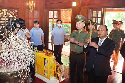 Nguyện tiếp tục giữ gìn, phát huy truyền thống, đạo lý tốt đẹp của dân tộc
