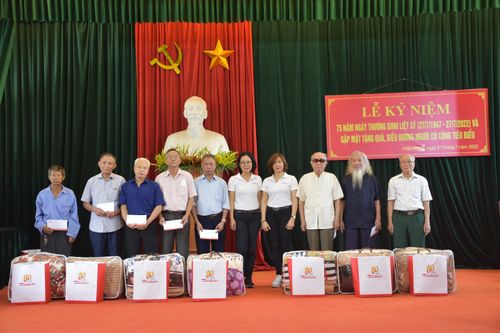 Báo Đại Đoàn Kết thăm, tặng quà thương binh, gia đình liệt sĩ tại huyện Phú Xuyên