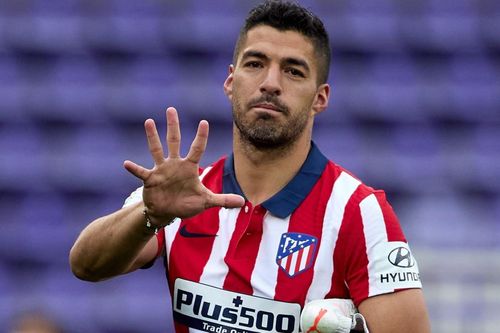 Luis Suarez thoát cảnh thất nghiệp