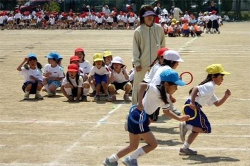 Cuộc 'cách mạng' giáo dục thể chất để tăng chiều cao của chính phủ Nhật Bản