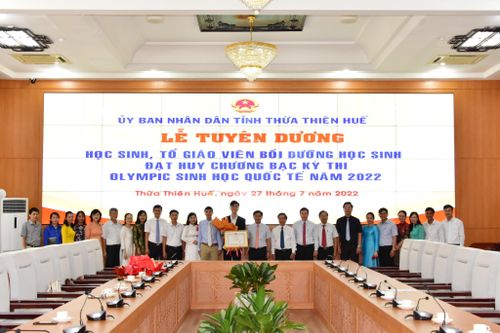 Thừa Thiên – Huế tuyên dương học sinh đạt Huy chương Bạc Olympic Sinh học quốc tế 2022