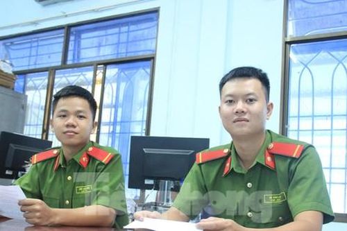 Chiến sĩ nghĩa vụ công an đạt thủ khoa: Gác bài vở chạy đi chữa cháy, gác chốt