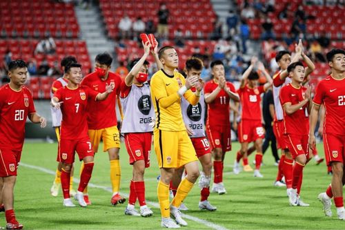 Truyền thông Trung Quốc dậy sóng: ĐT nữ bị xử tệ, ĐT nam kém vẫn được hứa thưởng hàng chục tỷ