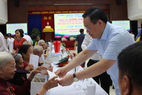 Chủ tịch Quốc hội gặp mặt đại biểu người có công cách mạng tỉnh Quảng Nam