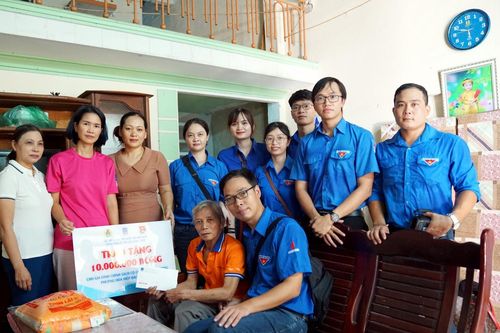 PV GAS thăm hỏi các gia đình chính sách nhân ngày Thương binh – Liệt sĩ