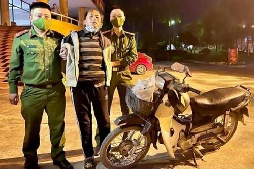 Tòa buộc bị cáo giết cha, mẹ và em gái phải đi chữa bệnh tâm thần