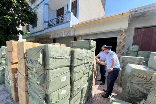 Phát hiện kho chứa 77.000 sản phẩm nước hoa, mỹ phẩm nhái thương hiệu nổi tiếng không rõ nguồn gốc