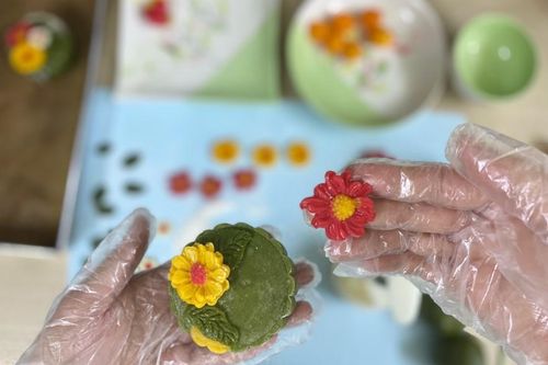 Bánh trung thu 'nhà làm' khởi động lại sau kỳ 'ngủ đông' vì dịch