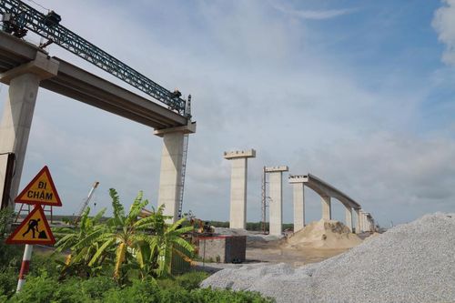 Tiến độ dự án đường ven biển Hải Phòng - Thái Bình 'căng' vì thiếu cát
