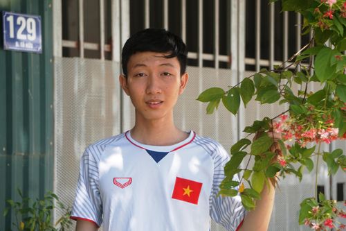 Chàng thủ khoa 'chân đất' mong ước thành lập trình viên