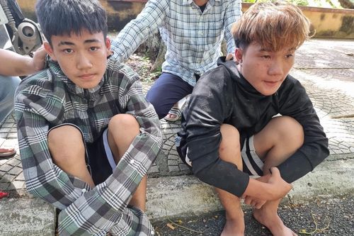 Nhóm thanh niên Hải Phòng mang dao phóng 4m 'diễu hành' ở khu du lịch