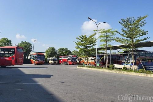 Giá xăng dầu giảm, gánh nặng của người dân và doanh nghiệp giảm bớt
