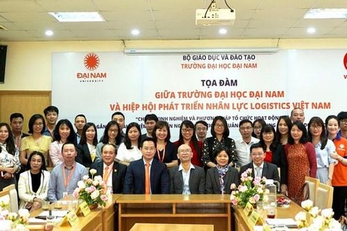 Thành lập quỹ học bổng dành cho sinh viên xuất sắc ngành logistics