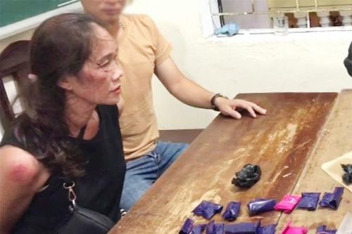 'Nữ quái' vừa ra tù, lại bị bắt vì mua bán ma túy