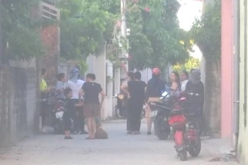 Chơi trong ngõ, bé gái 2 tuổi bị xe tải lùi cán tử vong