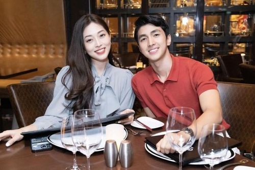 Bình An khoe ảnh đi ăn tối ngọt ngào, không quên tiết lộ quyền lực của 'nóc nhà' Á hậu Phương Nga