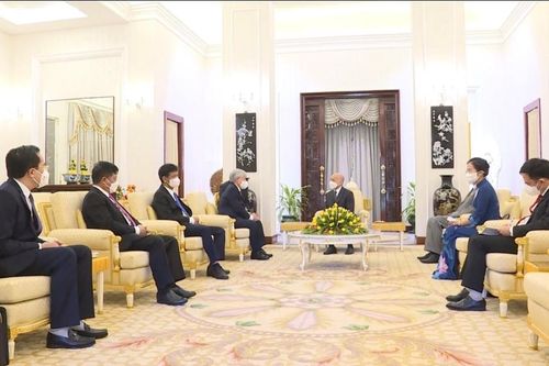 Chủ tịch Đỗ Văn Chiến yết kiến Quốc vương Campuchia Norodom Sihamoni, chào xã giao lãnh đạo Nhà nước Campuchia