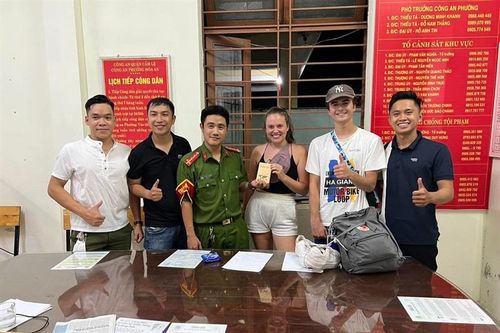 CAQ Cẩm Lệ tìm lại tài sản cho du khách nước ngoài bị thất lạc
