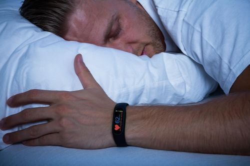 Vòng tay cảm biến phát hiện Covid-19 trước khi có triệu chứng