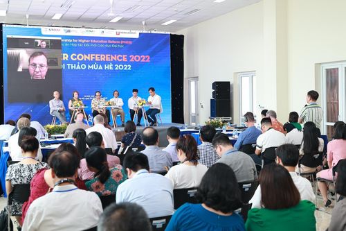 Các nhà khoa học Việt Nam và quốc tế bàn thảo về phát triển giáo dục đại học