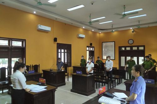 Thuê xe rồi làm giả giấy tờ xe đem đi lừa đảo chiếm đoạt tài sản
