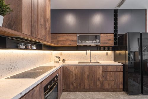 Căn hộ hiện đại, sử dụng dày đặc các hệ tủ nhưng vẫn thoáng đãng bất ngờ