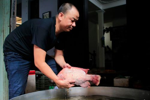 Xăng giảm liên tục giá cả vẫn tăng cao, hàng ở chợ đắt hơn siêu thị