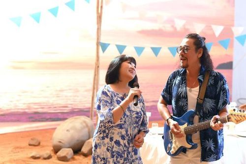 Bí mật đặc biệt của ca sĩ Cẩm Vân trong MV 'Thanh xuân mãi cháy'