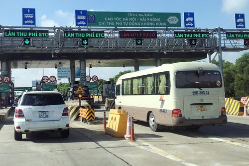 Thứ trưởng Bộ GTVT: Thu phí không dừng xử lý nhân văn, chủ phương tiện vui vẻ phối hợp