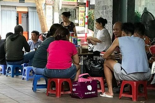 Kiếm bạc triệu ngày nóng từ trà đá vỉa hè