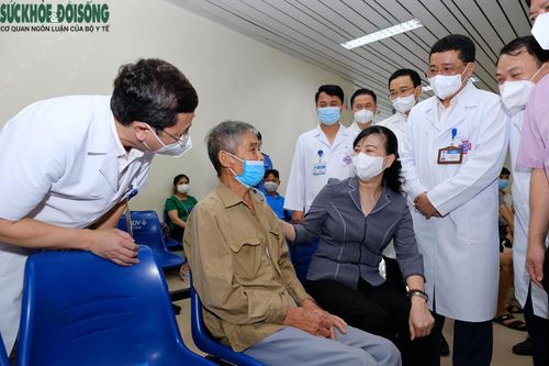 Làm việc tại Bệnh viện K, Quyền Bộ trưởng Bộ Y tế Đào Hồng Lan yêu cầu 'làm sao tạo điều kiện thuận tiện nhất cho người bệnh'