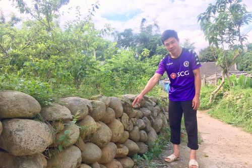 Độc đáo hàng rào đá ở San Thàng