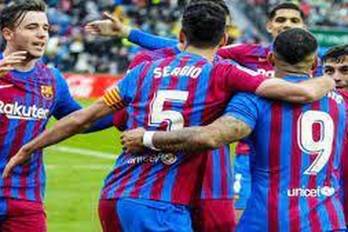 Huyền thoại Man United chỉ trích Barca