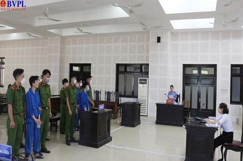 Xét xử 4 bị cáo tham gia vận chuyển, mua bán 4kg ma túy