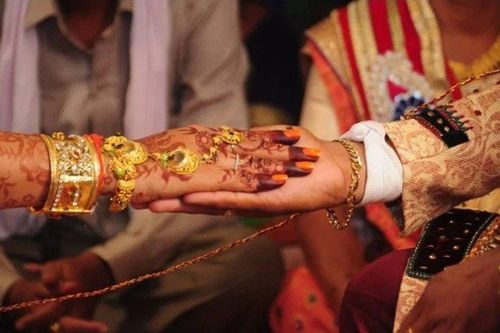 Mẹ chú rể ép hủy đám cưới vì chê dung mạo cô dâu