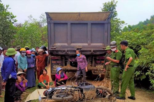 Hà Tĩnh: Nữ sinh viên sư phạm tử vong thương tâm khi xe máy va chạm với xe tải