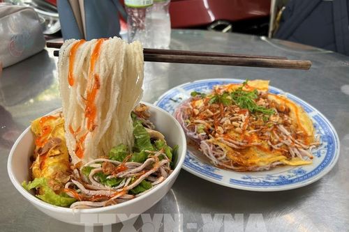 Hủ tiếu đa sắc 'có một không hai' ở Cần Thơ