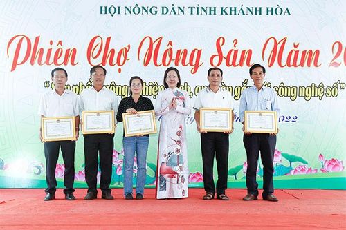 Bế mạc Phiên chợ nông sản Khánh Hòa năm 2022