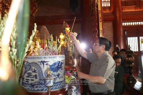 Thủ Tướng Chính phủ dâng hương tưởng niệm Khu di tích lịch sử 915
