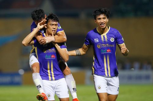 Ngược dòng hạ SLNA, Hà Nội FC bảo vệ ngôi đầu bảng