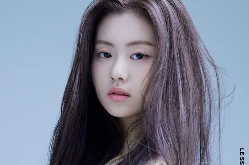 Nữ ca sĩ 17 tuổi bị bắt nạt