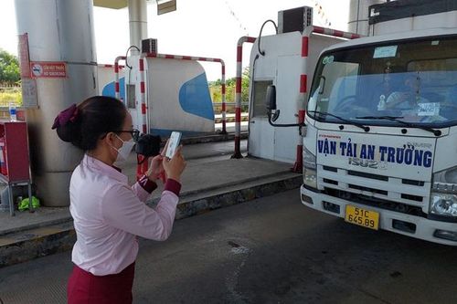 Máy quét gặp lỗi, xe ùn ứ kéo dài khi vào cao tốc