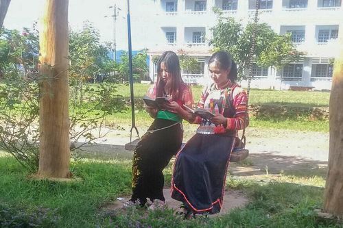 Cô Ngọc ngược ngàn phổ cập 'tiếng Tây'