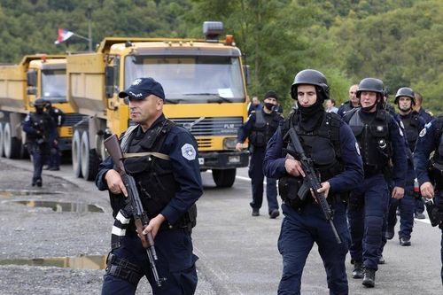 Tình hình Bắc Kosovo căng thẳng: Cảnh sát đóng cửa khẩu, bùng phát biểu tình, Liên hợp quốc cảnh báo