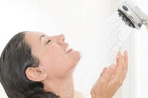 Tắm gội kiểu này 'hại đủ đường', thậm chí có thể gây đột tử