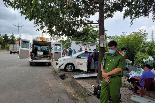 Điều tra vụ tài xế taxi tử vong trong xe ở Long An