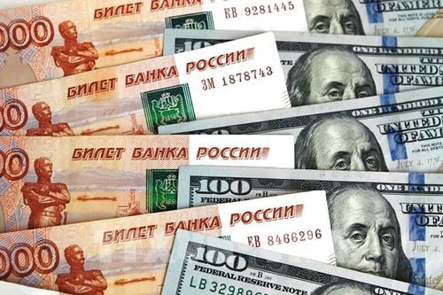 Phiên 1/8, đồng ruble giảm xuống mức thấp nhất của ba tuần